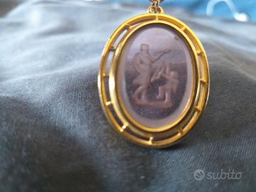 Collana con medaglione antico in pietra dura