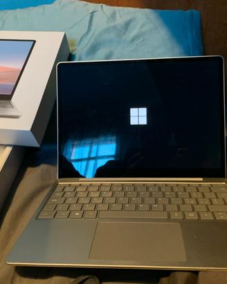 Pc portatile windows surface laptop go