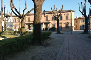 Borgo S Lorenzo fondo mq 90 vetrine su strada