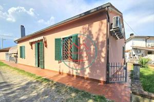 Villa di 110 m² con 4 locali e box auto doppio a B