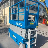 Piattaforma GENIE 10mt di lavoro stretta 80cm