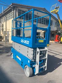 Piattaforma GENIE 10mt di lavoro stretta 80cm