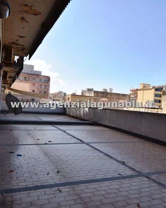 UFFICIO DI 240 MQ + 140 MQ DI VERANDA IN CENTRO