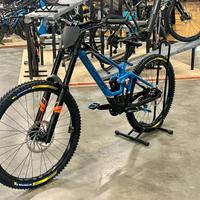DH Mondraker Summum R 2025