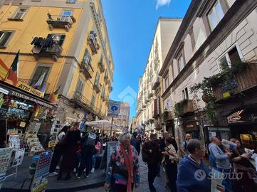 2 LOCALI A NAPOLI