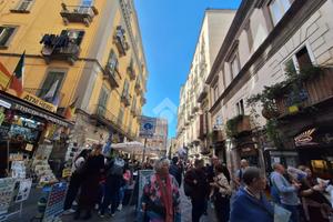 2 LOCALI A NAPOLI