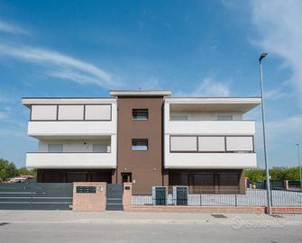 Appartamento di 100 m² con 4 locali e box auto a S