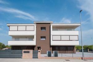 Appartamento di 100 m² con 4 locali e box auto a S