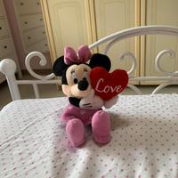 Peluche a forma di Minnie