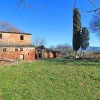 Cortona (AR), porzione di casale con terreno