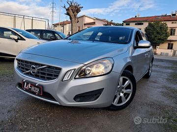 VOLVO - V60 - D2 Summum