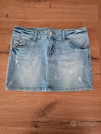 Minigonna in jeans chiaro Stradivarius TG 38
