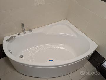 Vasca da bagno ad angolo