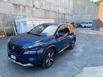Nissan X-trail full-optional 7 posti ibrida 4X4