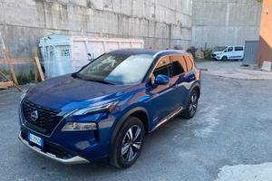 Nissan X-trail full-optional 7 posti ibrida 4X4