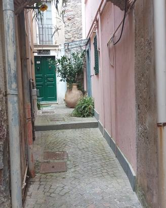 Disponibile a San Terenzo, in Via Tra la Torre, am