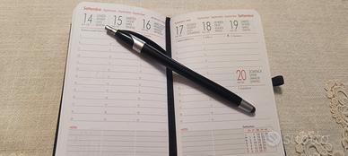 Agenda tascabile 2026 con elastico e penna