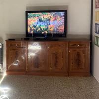 Tavolo da pranzo stupendp con sua credenza