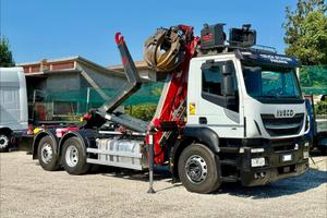 Iveco Stralis 460 scarrabile + gru con ragno