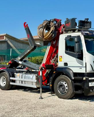Iveco Stralis 460 scarrabile + gru con ragno