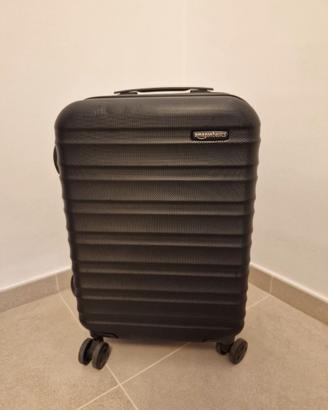 Valigia Amazon Basics 55cm – Come Nuovo