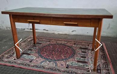 Scrivania di modernariato