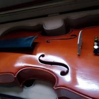 Violino con corde da rimettere