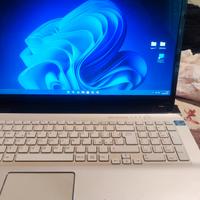 SONY VAIO 17" I3 8GB RAM 250 GB SSD HD 500 GB