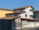 villetta-di-testa-con-piccola-corte
