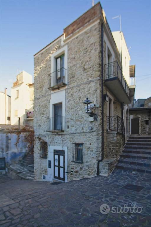 Appartamento di 198 m² con più di 5 locali a Valsi - Vista 2