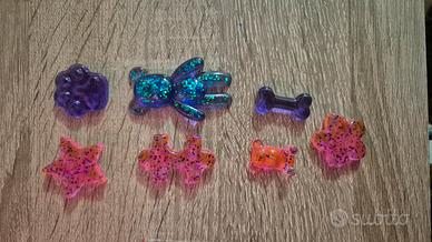 Ciondoli, orecchini, collane, portachiavi 