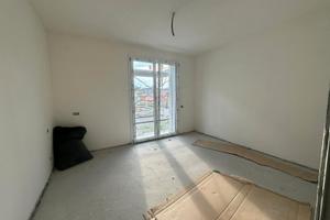 S. BONA Appartamento con scoperto privato TC652A1