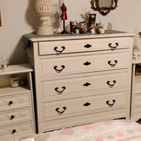 comò bianco con due comodini 