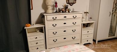 comò bianco con due comodini 