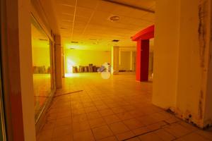 NEGOZIO A CAPRIATE SAN GERVASIO