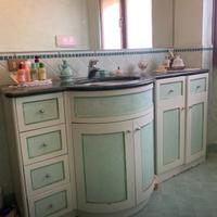 mobile bagno con marmo verde