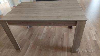 Tavolo allungabile.