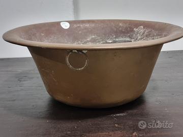 Contenitore antico in rame