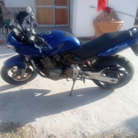 Motocicletta Honda Hornet