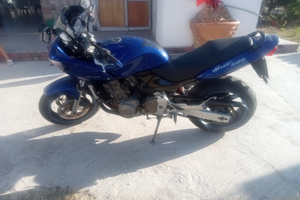 Motocicletta Honda Hornet