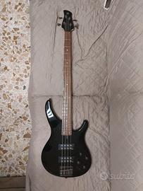 Basso Yamaha 4 , Fender 100W, Mixer AG06, Zoom B2