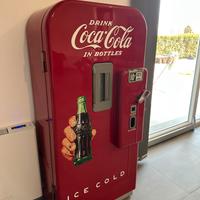 Distributore coca cola