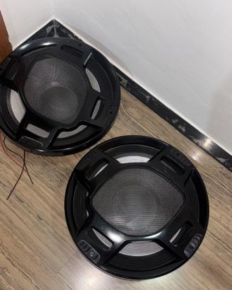 Subwoofer da 250 watt ciascuno