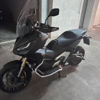 X ADV 750 pari nuovo
