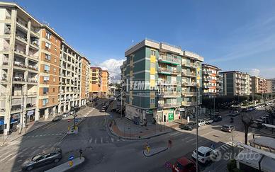 5 LOCALI + 2 ACC. - LUMINOSO