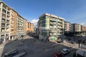 5 LOCALI + 2 ACC. - LUMINOSO