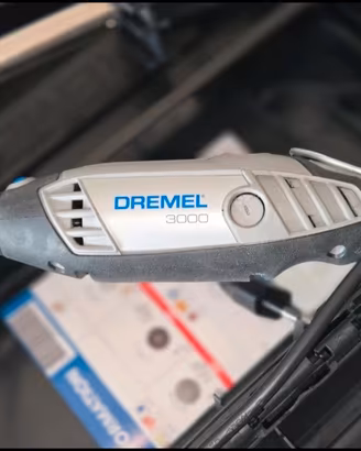 Dremel 3000 + accessori aggiuntivi