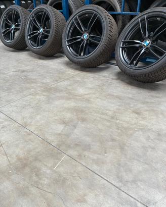 BMW M2 cerchi con gomme invernali 19 pollici F87 s