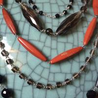 Collana con pietre  dure con filo d'argento  