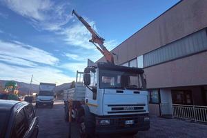 IVECO EUROCARGO 150E18 CON GRU E CASSONE RIBALTABI